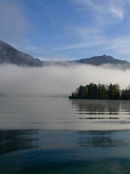 Mondsee mit Nebel