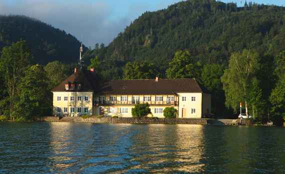 The picture shows the building of the Institute. The picture was taken from a boat on Lake Mondsee.