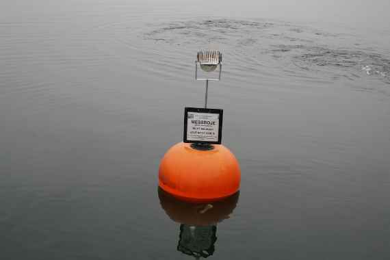 Measuring buoy