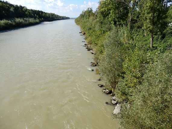 The picture shows the steep, barely accessible river bank before reconstruction.