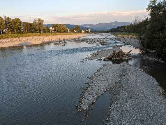 The renaturalized river at low water with shallow banks.