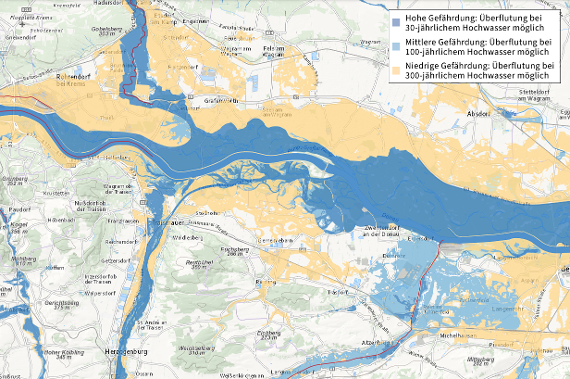 The image shows a map in which potential flood areas of floods with different probabilities are marked in color.