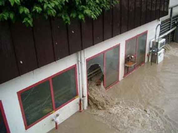 Bregenzerache, flood August 2005, bus garage in the flood. A broken disc where the water flows through.