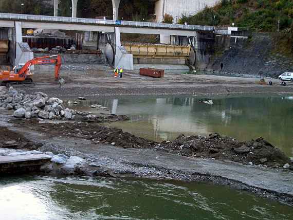 Weir system in the construction phase