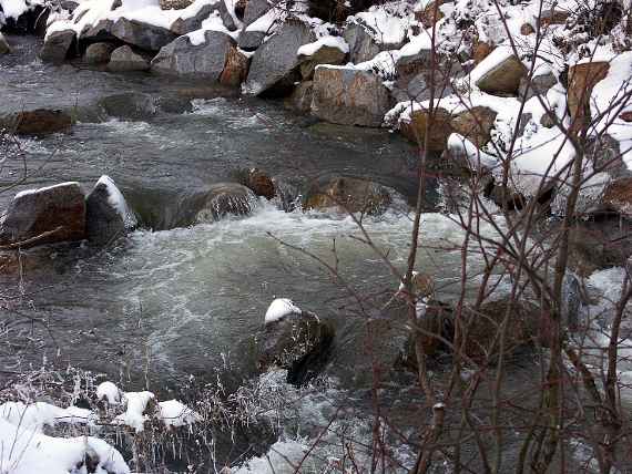 Structured ramp. The water flows over small steps, over which fish can easily migrate upstream.