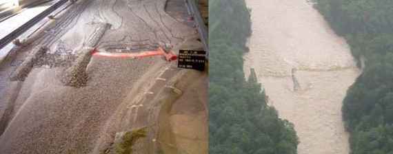 Comparison of the project section in the physical model (left) and in nature during the flood on August 12, 2002 (right). On the left side of the figure you can see an overview of the physical model with the left-banked blockstone ramp, the right-banked wooden box weir made of red plastic material and a central elongated gravel island. On the right side is an aerial photograph of the project section in question during high tide, obtained from a flight. To the left and right of the renovated weir structure, which was overflowed by brown floods, is forest.