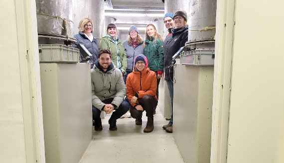 Gruppenfoto im Keller der Lysimeteranlage in Wielenbach 