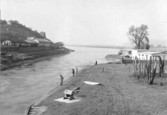 Foto vom Donaukanal am Nussdorf. Dieser beginnt hier, Blick stromaufwärts Richtung Donau.