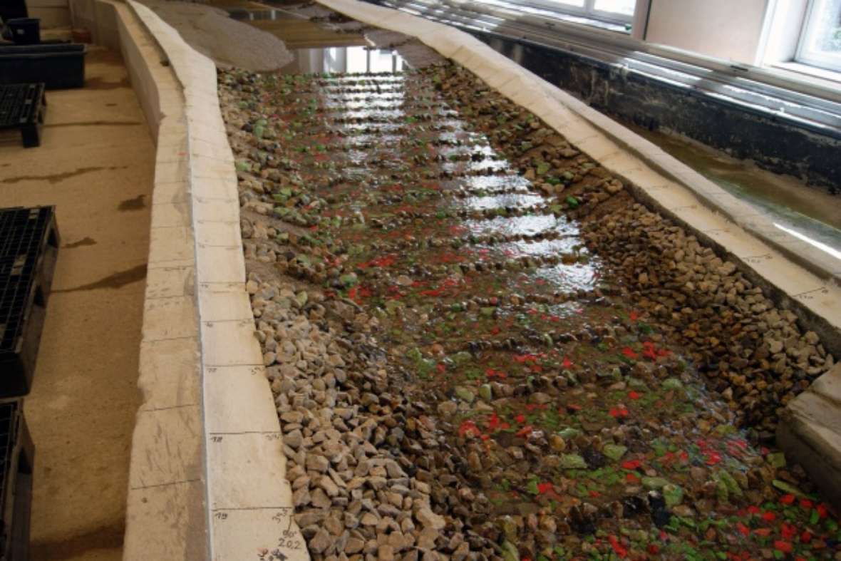 The same stretch of the river in the physical model in the test flume of the hydraulic engineering laboratory.