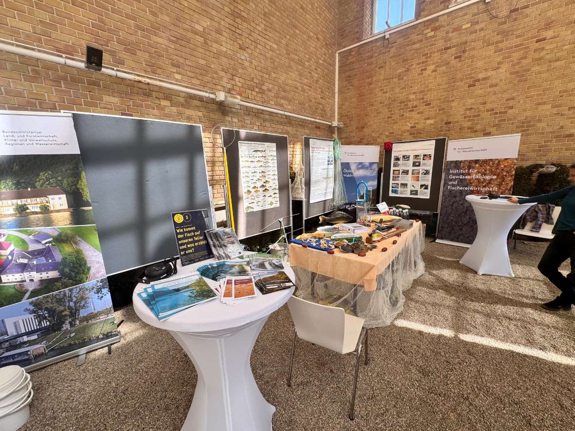 Infostand des Institutes für Gewässerökologie und Fischereiwirtschaft