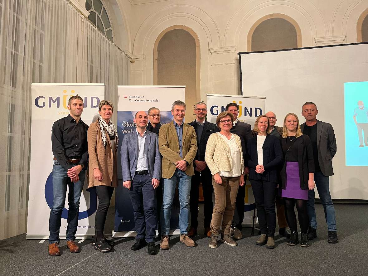 Das Vortragsteam und Vertreter aller beteiligten Institutionen der Kick-off Veranstaltung im Palmenhaus Gmünd. 