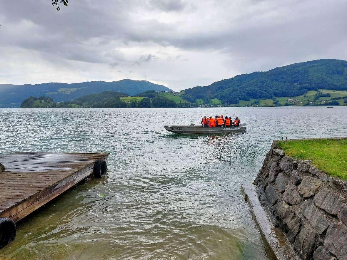 Die Kursteilnehmenden am Weg zur tiefsten Stelle