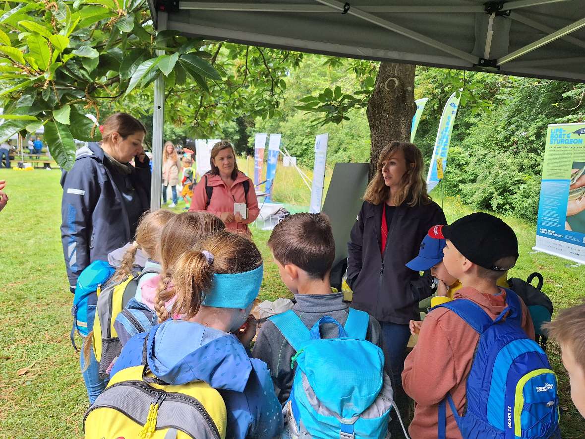 Kinder am BAW-Stand.