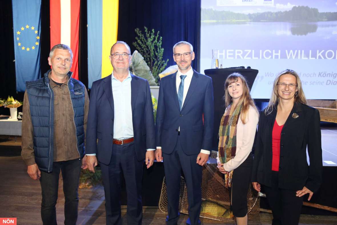 Gruppenfoto.: v.l.n.r. BAW-Mitarbeiter Günter Gratzl, BAW-Direktor Peter Strauss, BAW-Leiter der ÖKO Christian Bauer, BAW-Mitarbeiterin Elisabeth Peham, BAW-IGF-Institutsleiterin Daniela Achleitner,  