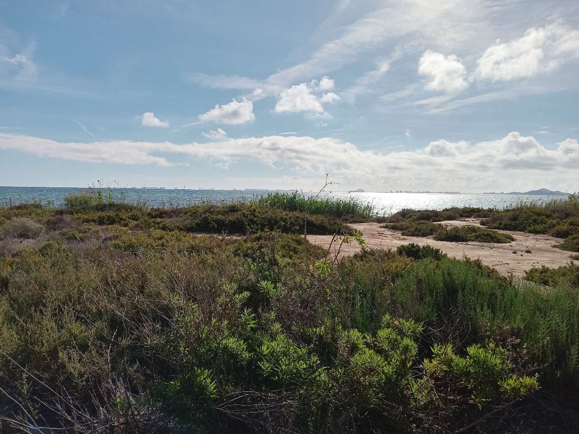 Blick auf die Salzwasserlagune Mar Menor südöstlich von Murcia