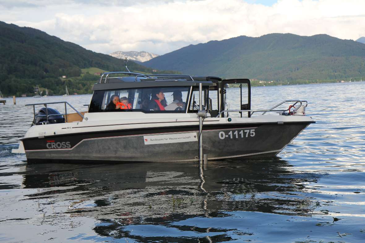 Standort Mondsee: Besucher:innen an Board des BAW-Bootes.