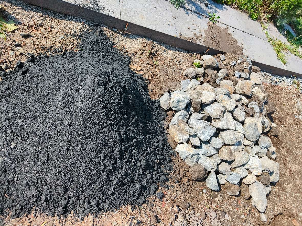 Ein Foto von Feinsubstrat und Grobschlag, den beiden Hauptkomponenten des überbaubaren Struktursubstrats.