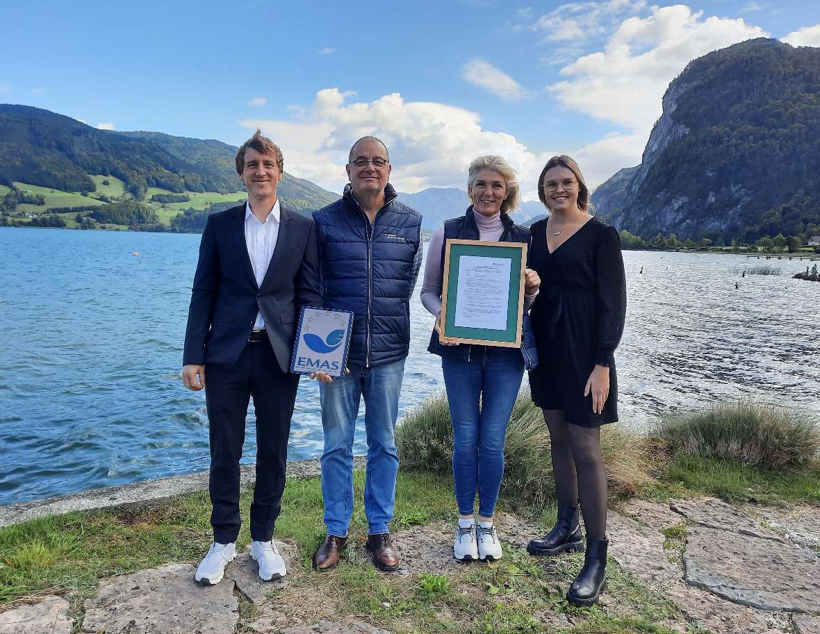 v.l.n.r.: Thorsten Grantner (EMAS-Umweltgutachter), Direktor Peter Strauss, Umweltmanagementbeauftragte Sabine Draschwandtner, Interne Auditorin Andrea Nußbaumer