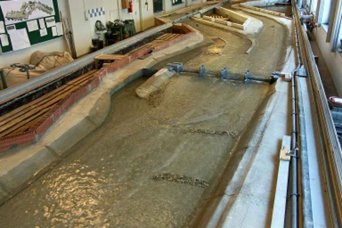 Laboratory 2 – a physical model of the river Salzach - improvement of the flood protection of the town Hallein