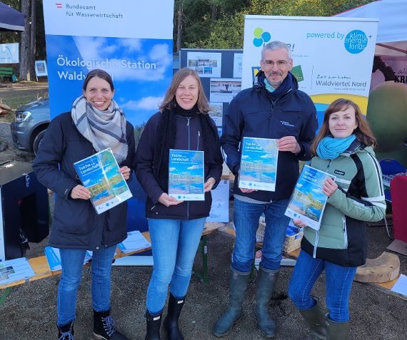 Das Team – bestehend aus KLAR! Managerin Karina Zimmermann, Autorin Theresa Matzinger sowie Chrisitan Bauer und Elisabeth Peham vom Bundesamt für Wasserwirtschaft – bei der Präsentation der Publikation 